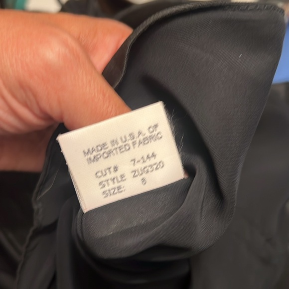 David Meister, black blouse, ruched front, zips up left side, size 8, STUNNING - Picture 12 of 13